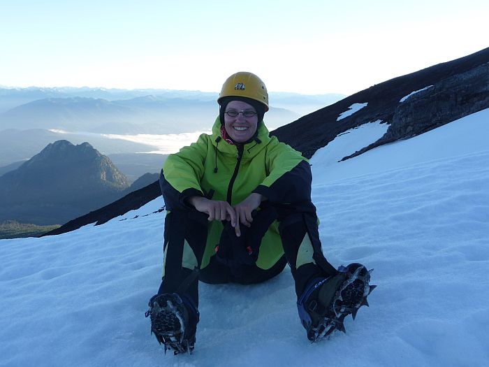 vollausgeruestet zur Vulkanbesteigung